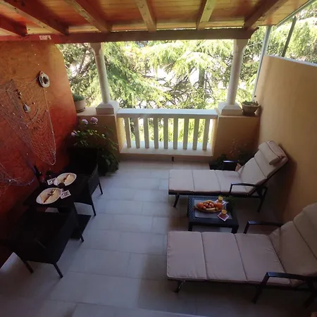 Gostinjska kuća Porat 2 With Private Terrace